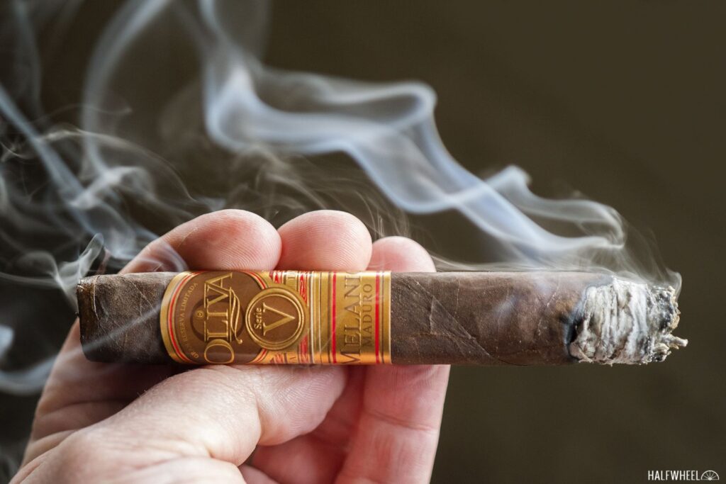 Xì Gà được làm như thế nào 1 Xì Gà Oliva Serie V Menalio Figurado