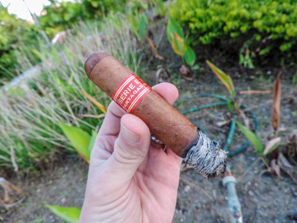 Cách Hút Xì Gà 1 Xì Gà Partagas Serie E No 2