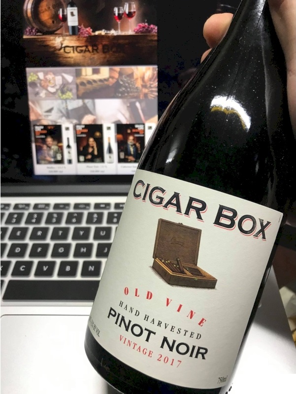 Rượu Vang Cigar Box Pinot Noir